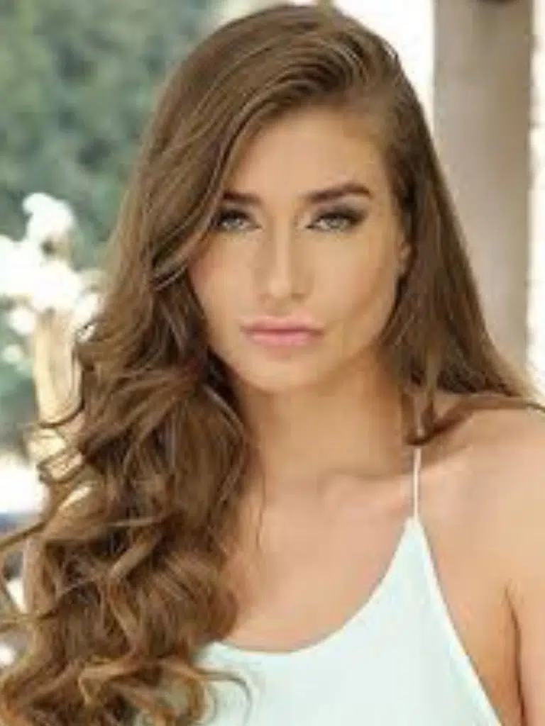 Sarah Sultry Biography: Wiki, Age, Career, Height, Weight, Husband, Net Worth & More